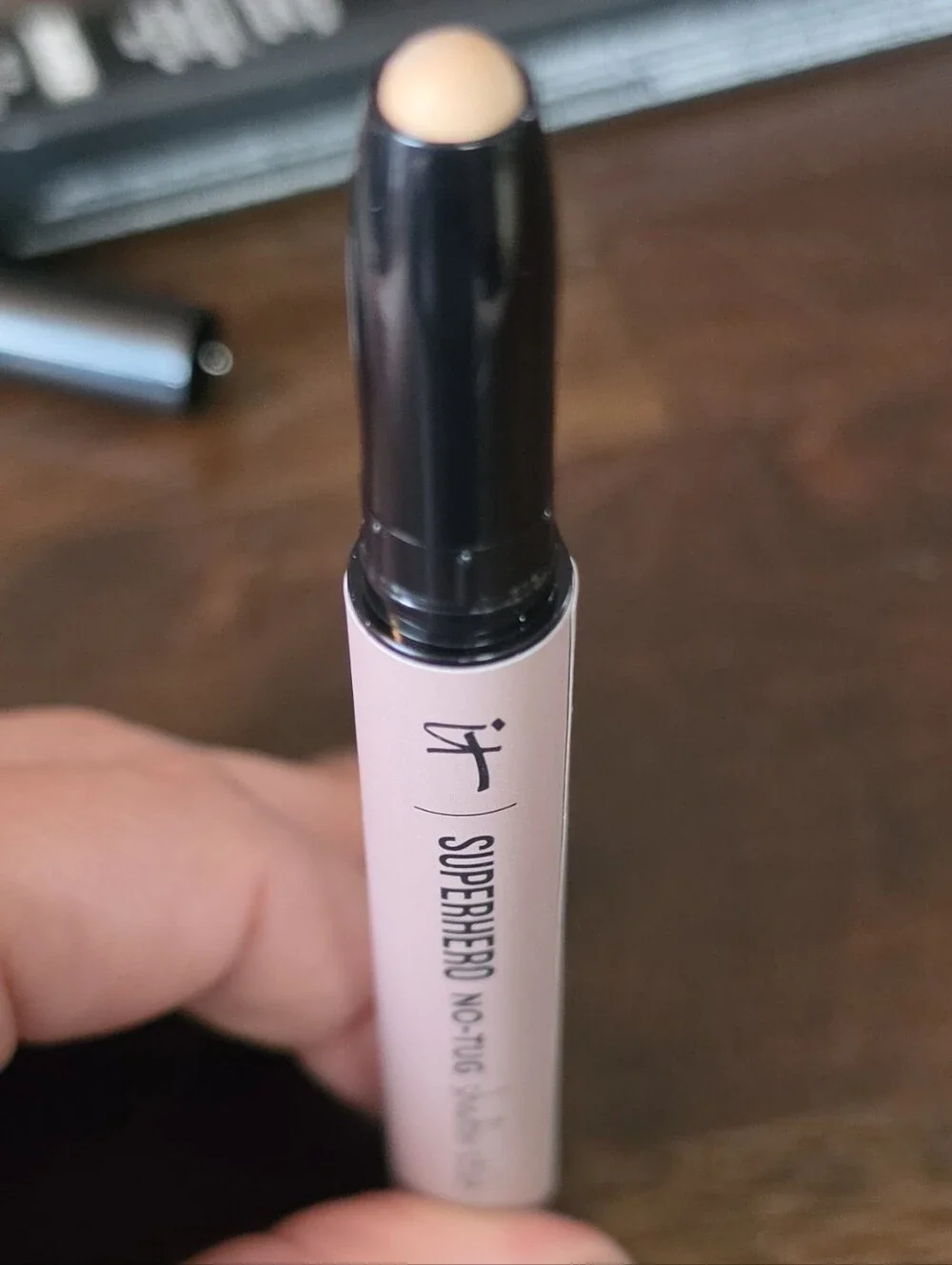 it cosmetics Eyeshadow No-tug Stick - Transformative Taupe